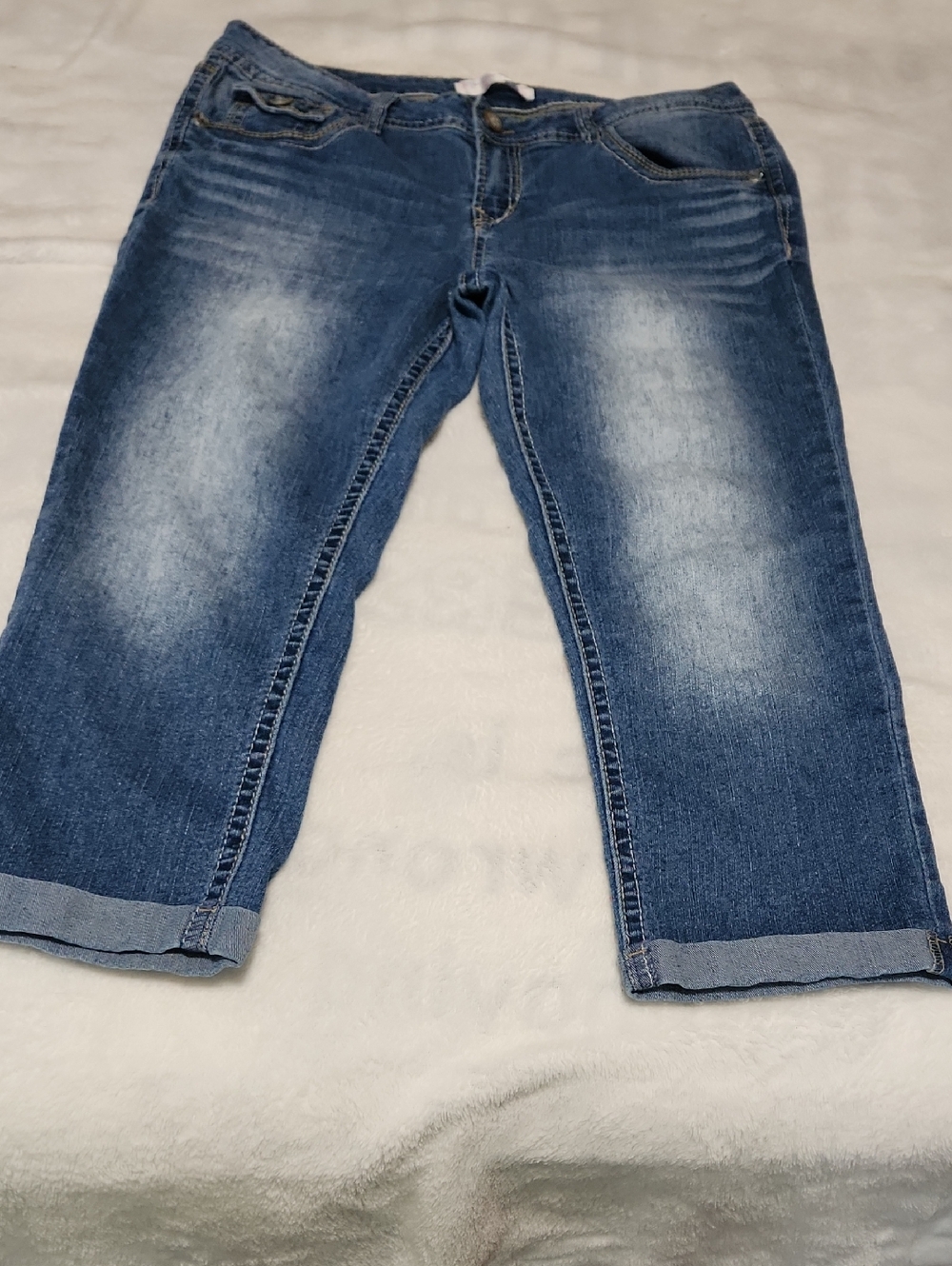 No Boundaries Women's Blue Denim Capris